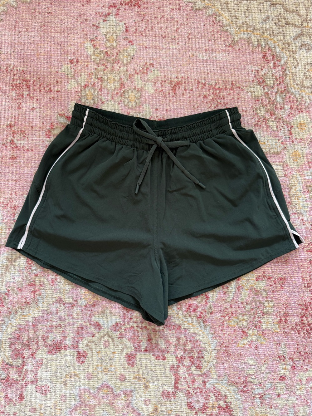 lululemon athletica Lightweight Relaxed Shorts - Dark Green/White